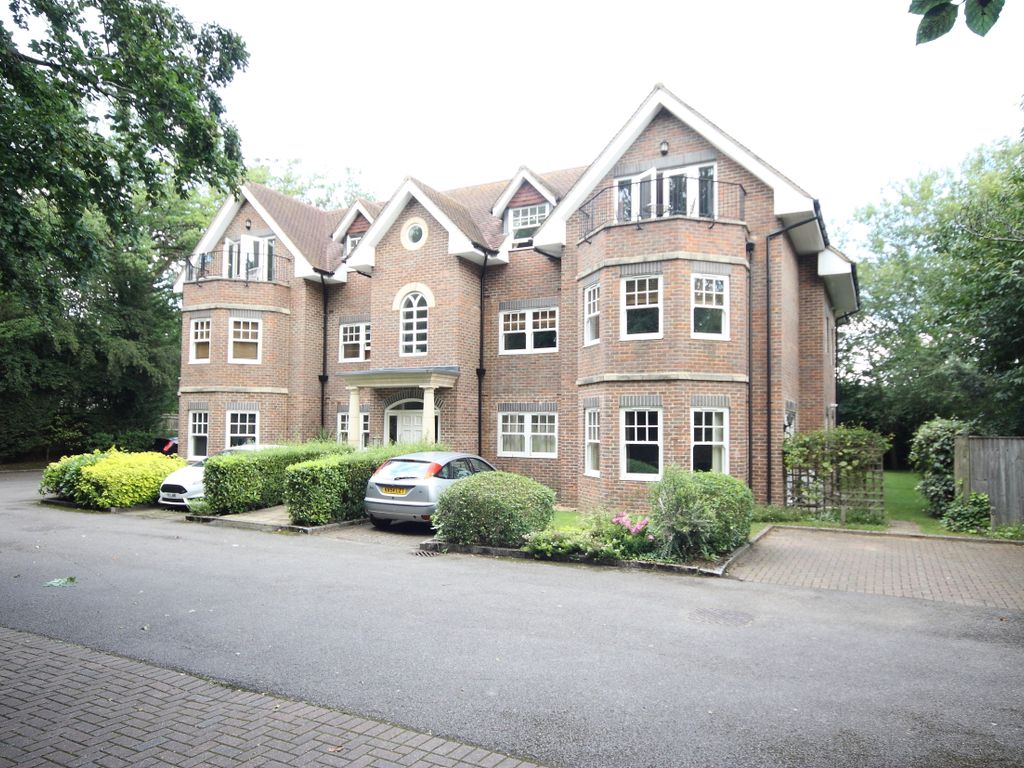 2 bed flat to rent in Woodham Lane, Woodham, Addlestone KT15 Zoopla