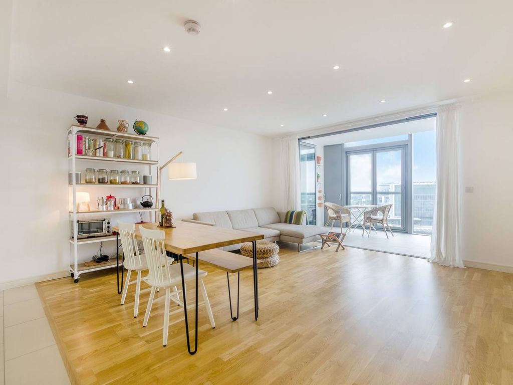 2 bed flat to rent in Ealing Road, Brentford TW8, £5,000 pcm Zoopla