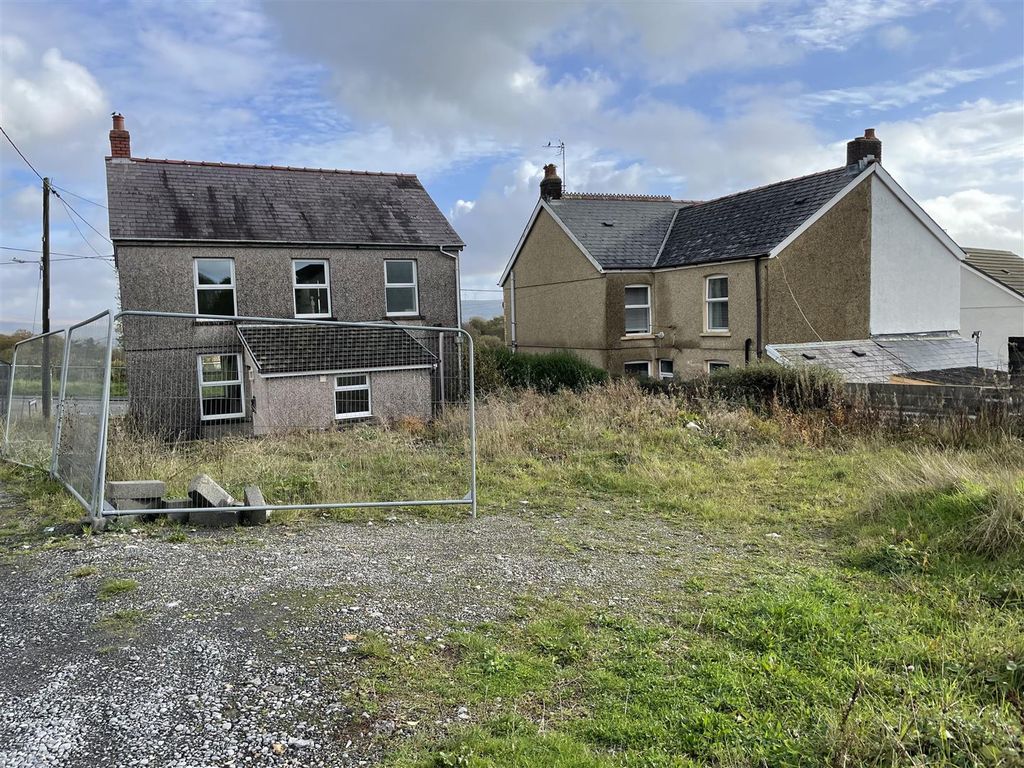 3 bed detached house for sale in Waterloo Road, Capel Hendre, Ammanford