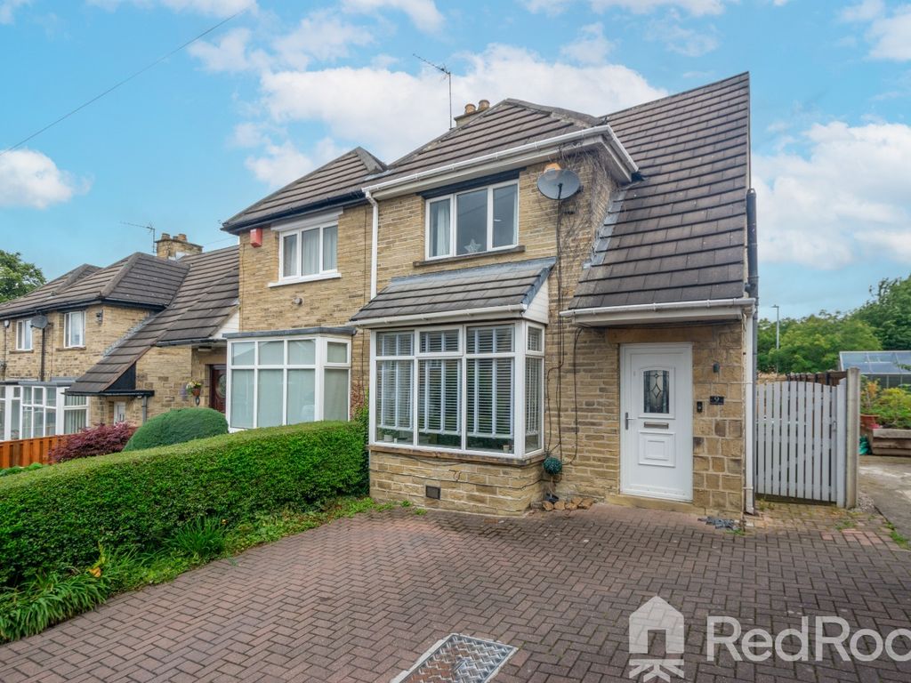 3 bed semidetached house for sale in Fairfield Crescent, Dewsbury