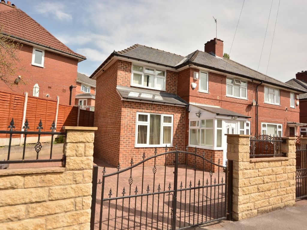 3 bed semidetached house for sale in Lea Farm Grove, Kirkstall, Leeds