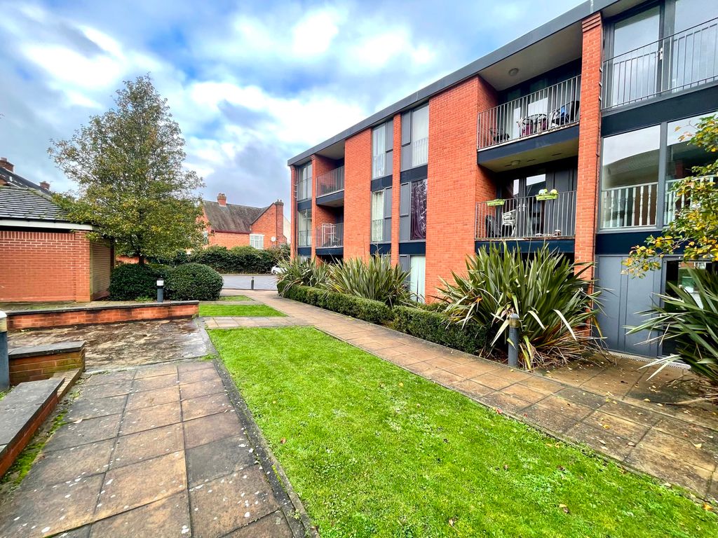 Liana Gardens, Ettingshall, Wolverhampton WV2  