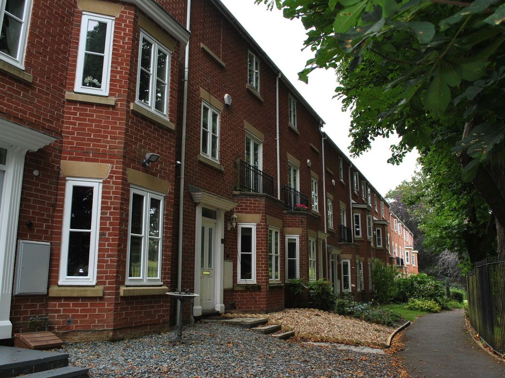 3 bed town house to rent in Darwin Court, Whitchurch, Shropshire SY13