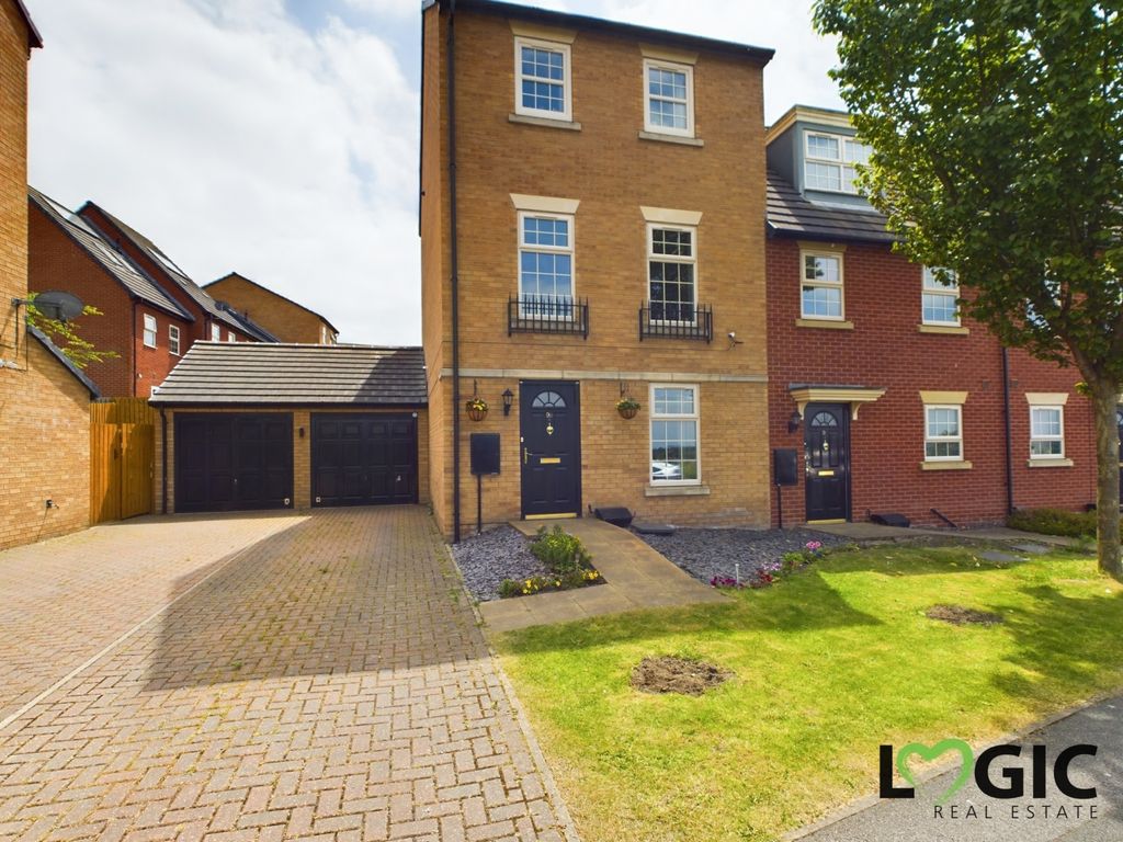 5 bed town house for sale in Burntwood Road, Grimethorpe, Barnsley