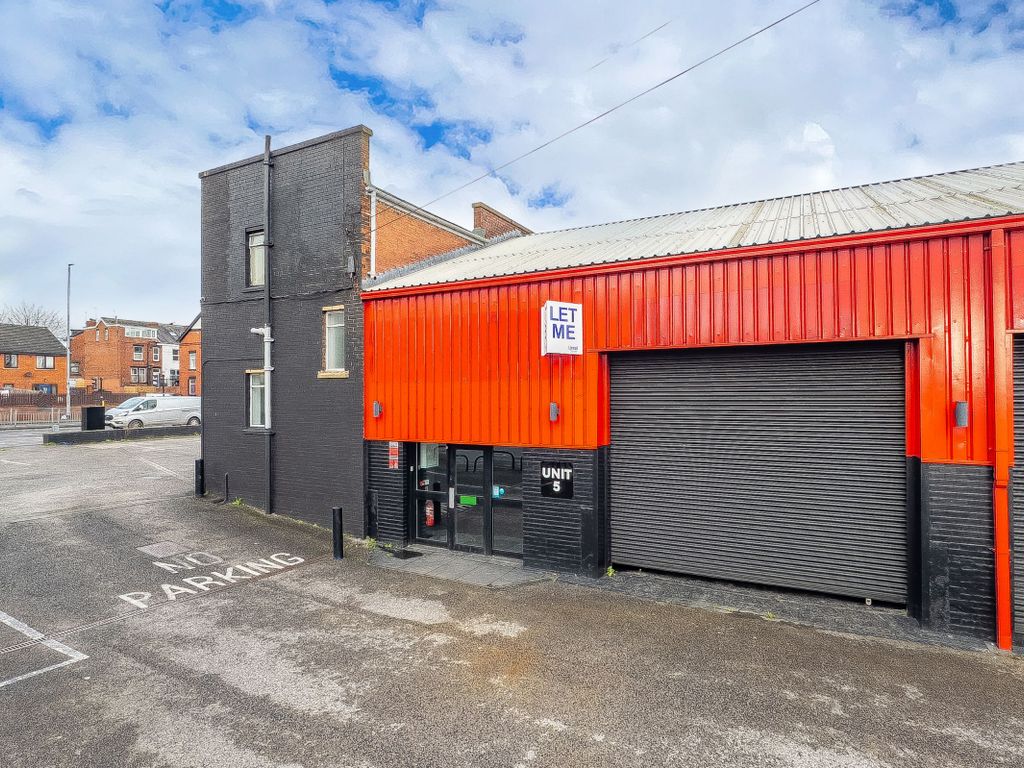 Light industrial to let in Dewsbury Road, Beeston, Leeds LS11, £18,000