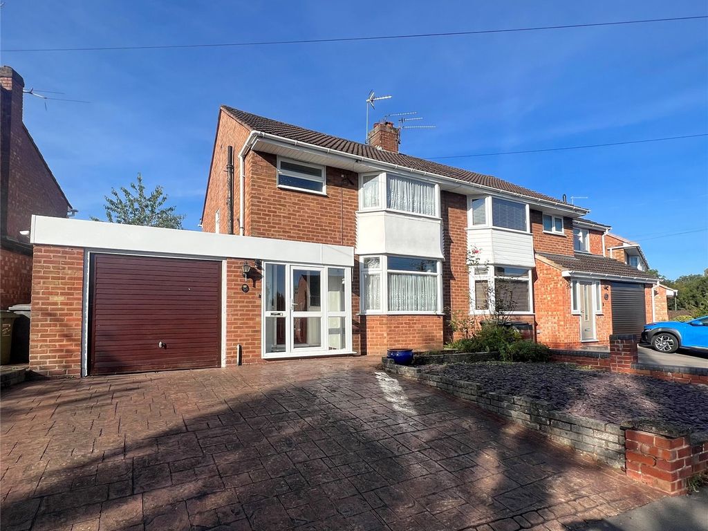3 bed semidetached house for sale in Larkfield Road Greenlands