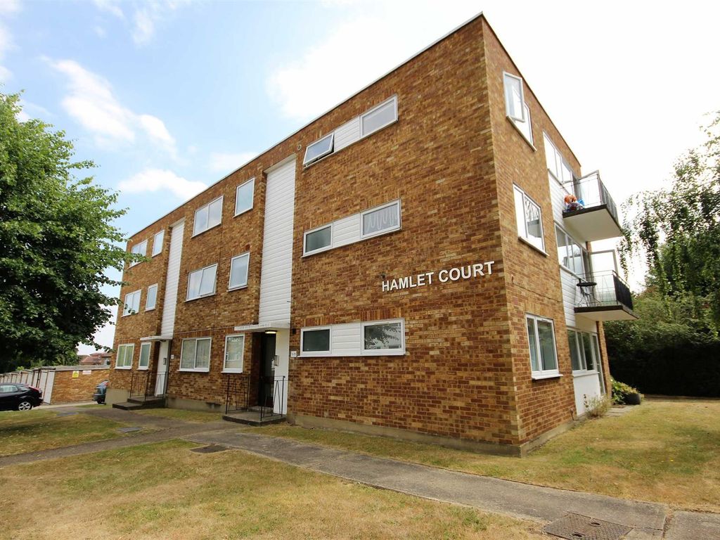 1 bed flat to rent in Hamlet Court, Glengall Road, Woodford Green IG8