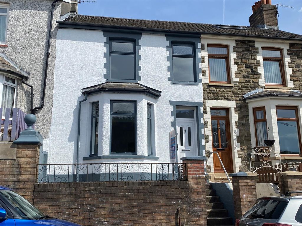 4 bed terraced house for sale in 4 Bed House Richmond Road, Six Bells