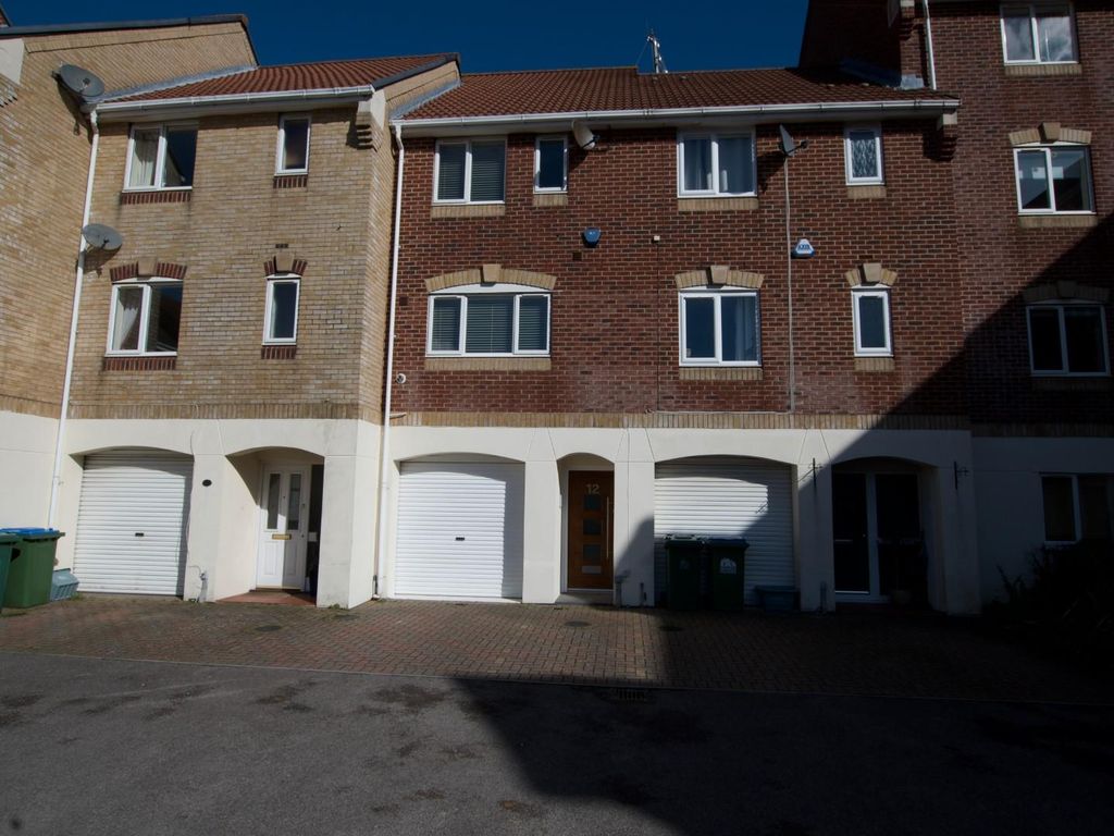 3 bed town house for sale in Pacific Close, Ocean Village, Southampton