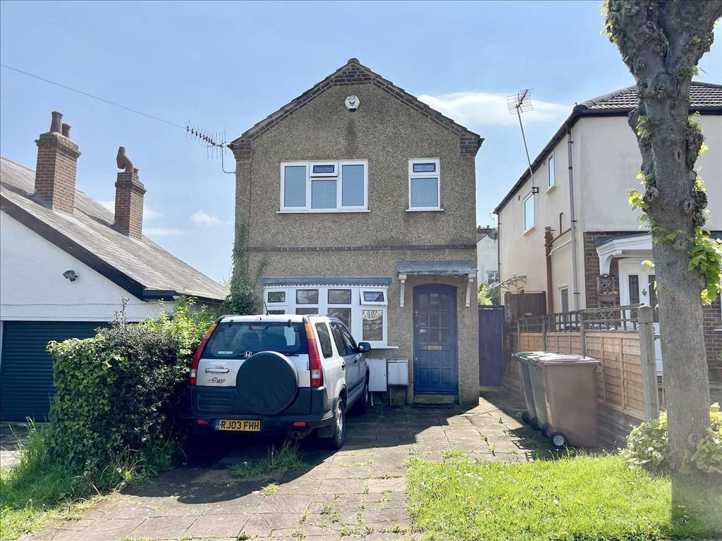 3 bed detached house for sale in Bournehall Lane, Bushey WD23., £