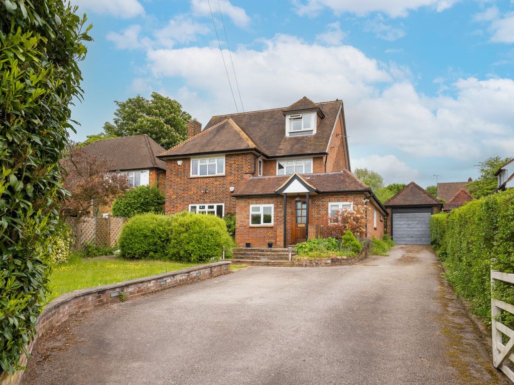 5 bed detached house for sale in Hillfield Road, Chalfont St Peter