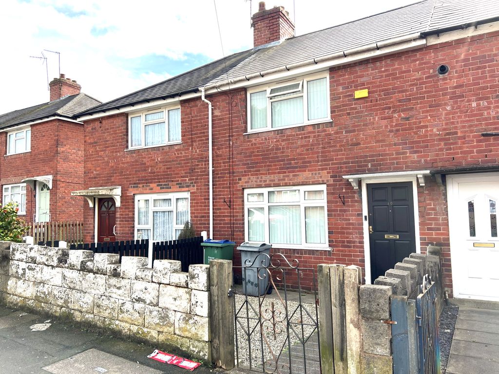 2 bed terraced house to rent in Turner Street, West Bromwich B70, £900