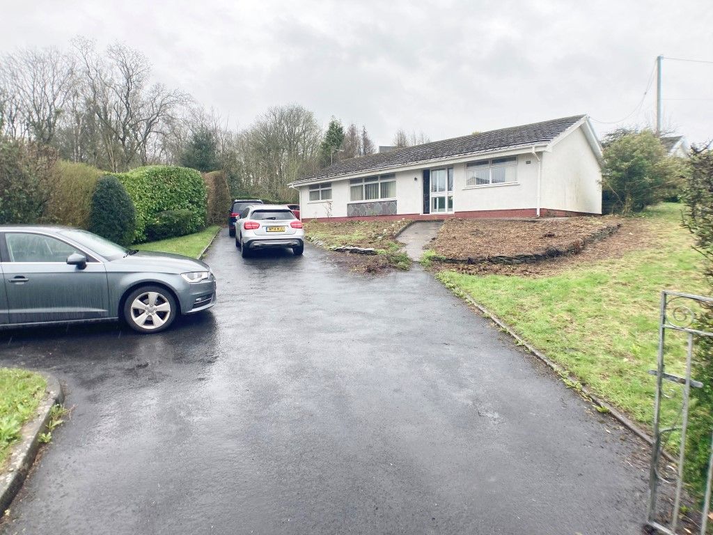 3 bed bungalow for sale in Bolgoed Road, Pontarddulais, Swansea SA4, £