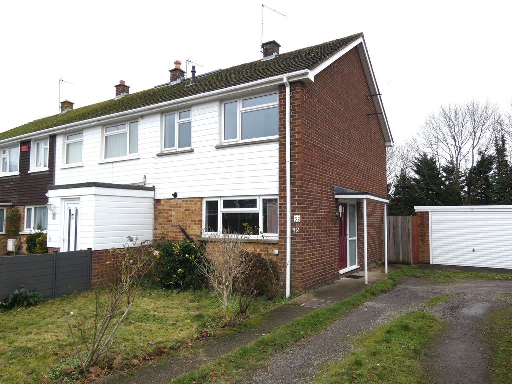 3 bed semidetached house to rent in Fairview Gardens, Sturry CT2, £