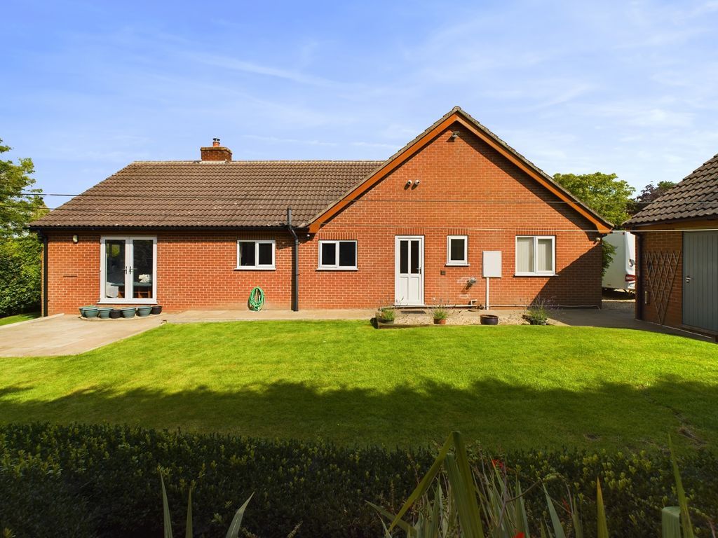 3 bed detached house for sale in Fulletby, Horncastle LN9, £450,000