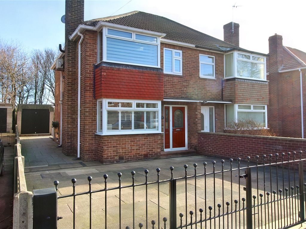 3 bed semidetached house for sale in Pendas Way, Leeds, West Yorkshire