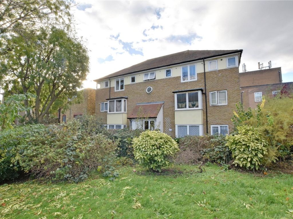 2 bed flat for sale in Callaghan Close, Lewisham, London SE13, £350,000