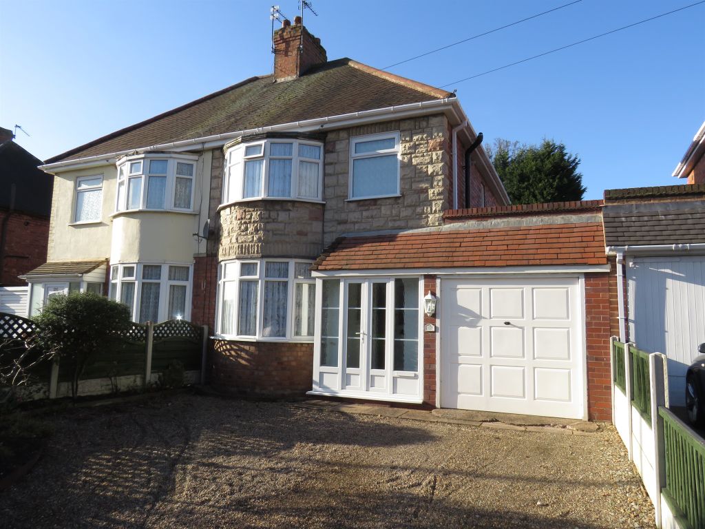 3 bed semidetached house for sale in Cannock Road, Fallings Park