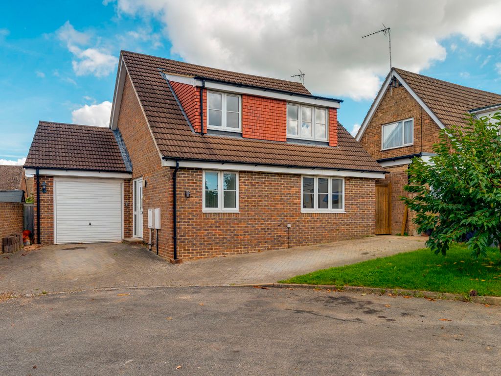 3 bed detached house for sale in Ingrams Way, Hailsham BN27, £329,950