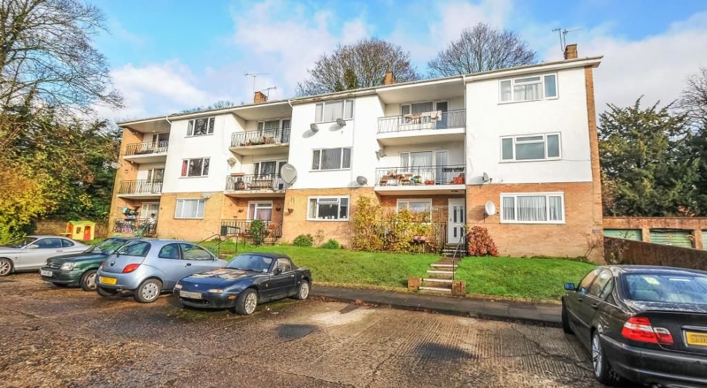 2 bed flat for sale in High Buckinghamshire HP13 Zoopla
