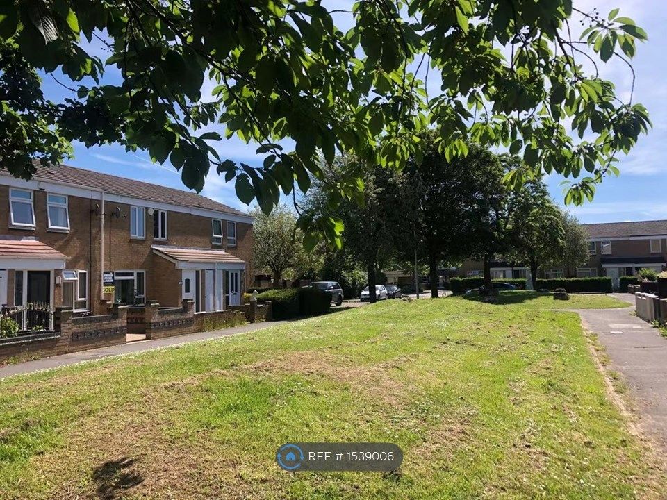 2 bed terraced house to rent in Bromley Close, Chatham ME5, £1,250 pcm