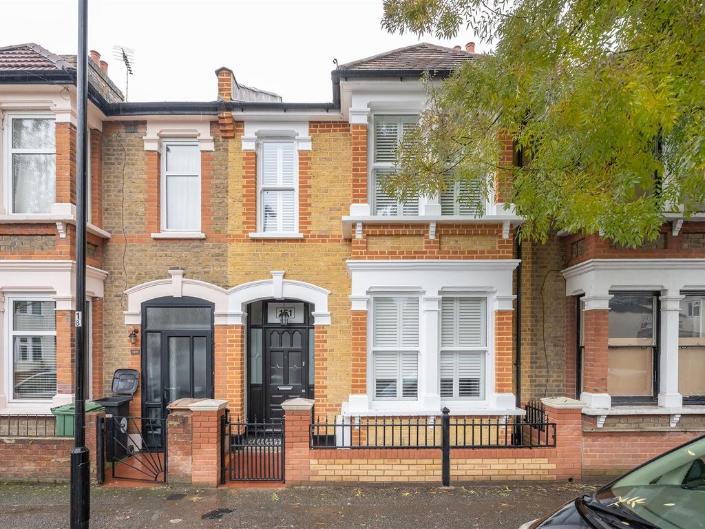 4 bed property for sale in Cavendish Drive, London E11, £950,000 Zoopla