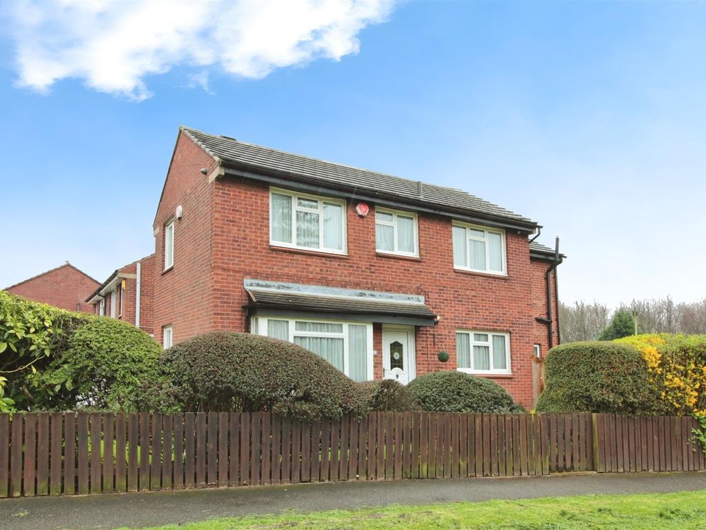 3 bed detached house for sale in Melton Avenue, Leeds LS10, £280,000