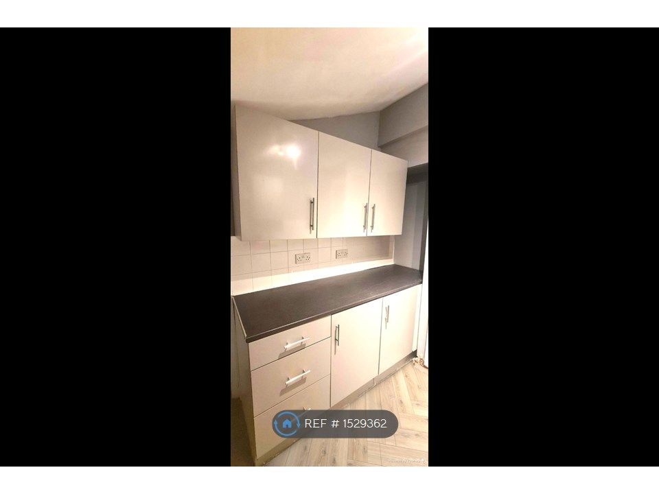 3 bed terraced house to rent in Edmondstown Road, Tonypandy CF40, £725