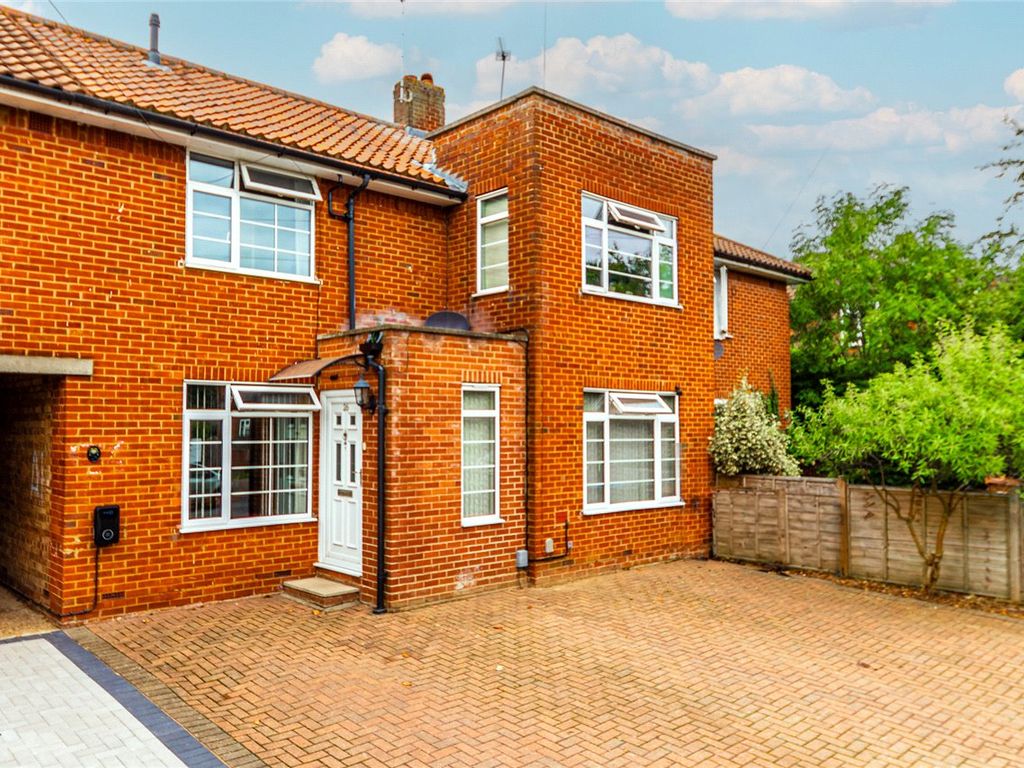 4 bed terraced house for sale in Cowper Road, Welwyn Garden City
