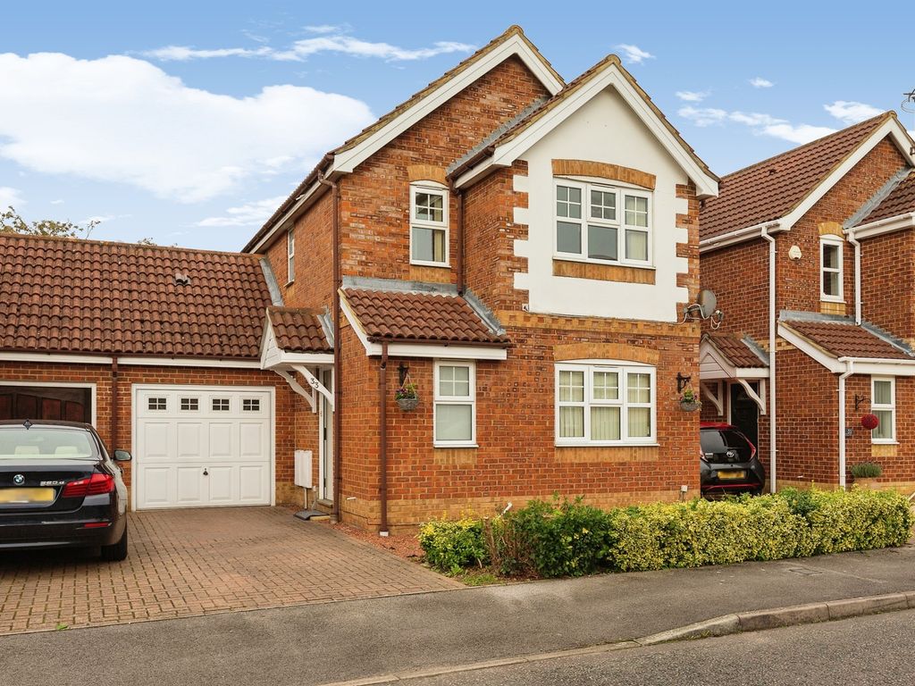 3 bed detached house for sale in Carnation Way, Lavender Grange, Aylesbury HP21, £425,000 Zoopla