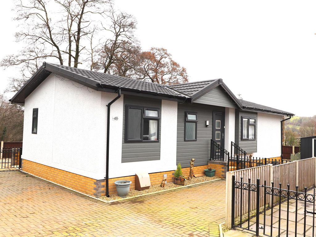 2 bed mobile/park home for sale in Pont Pentre Park, Upper Boat