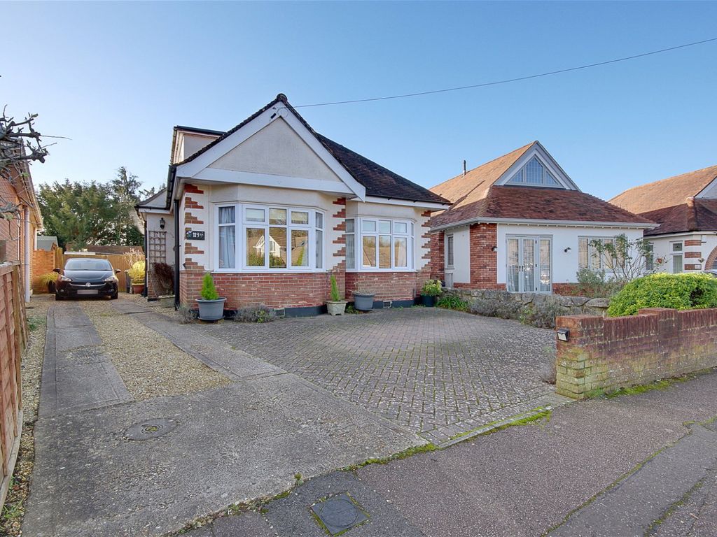 4 bed property for sale in Headswell Avenue, Bournemouth BH10, £500,000
