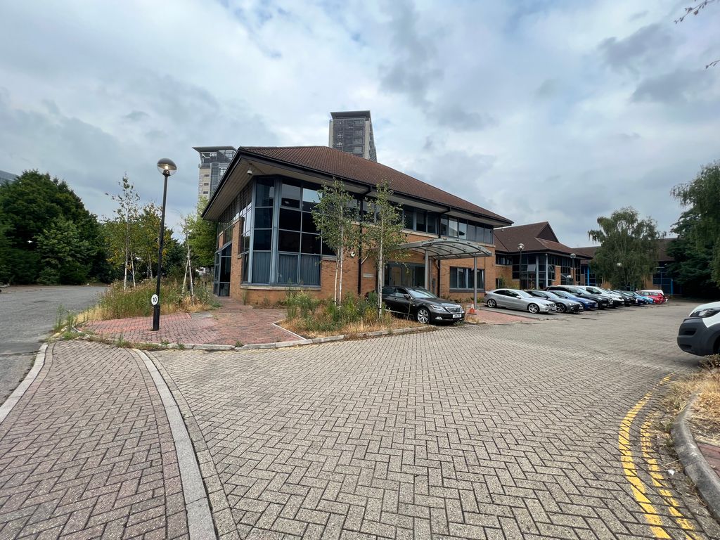 1 bed flat to rent in Riverbank Way, Brentford TW8, £1,610 pcm Zoopla