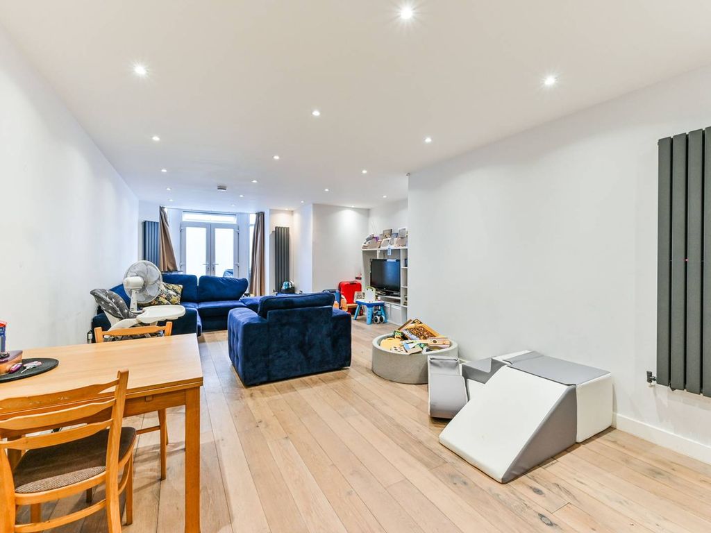 1 bed flat for sale in Manchester Road, Thornton Heath, Surrey CR7