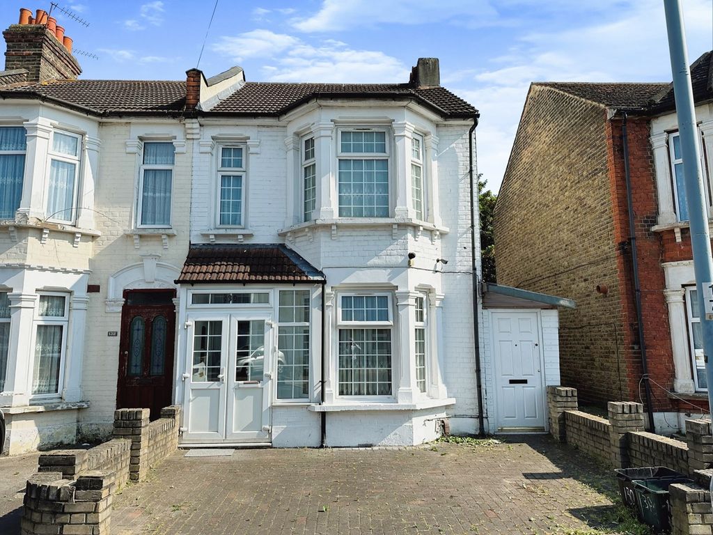 3 bed end terrace house for sale in Windsor Road, Ilford IG1 Zoopla