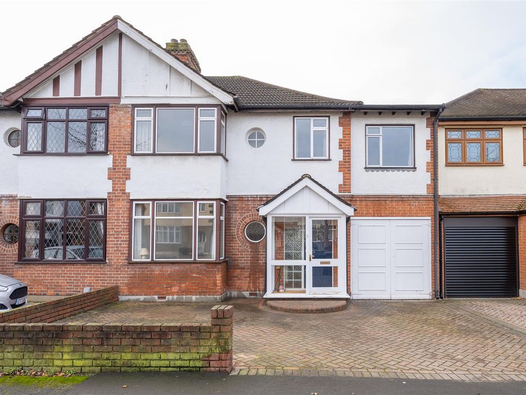 5 bed property for sale in Dale View Avenue, London E4, £800,000 Zoopla