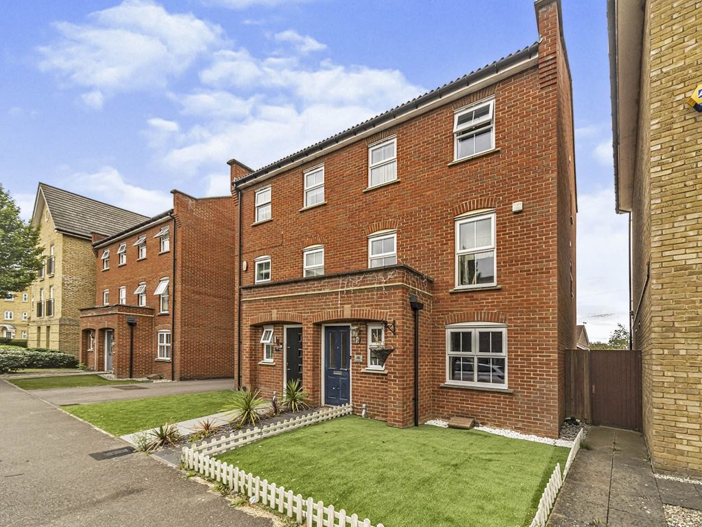 4 bed semidetached house for sale in Mendip Way, Great Ashby