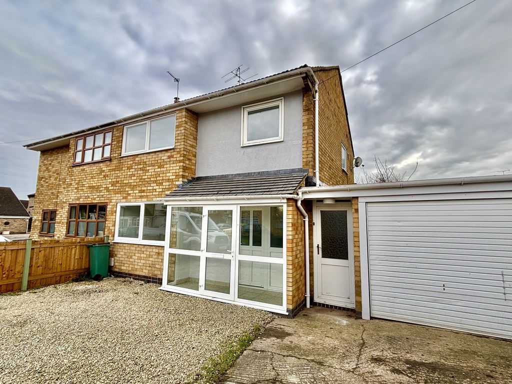 3 bed semidetached house for sale in Barnley Close, Countesthorpe