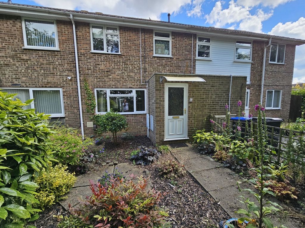 3 bed terraced house to rent in Bramhall Rise, Northampton