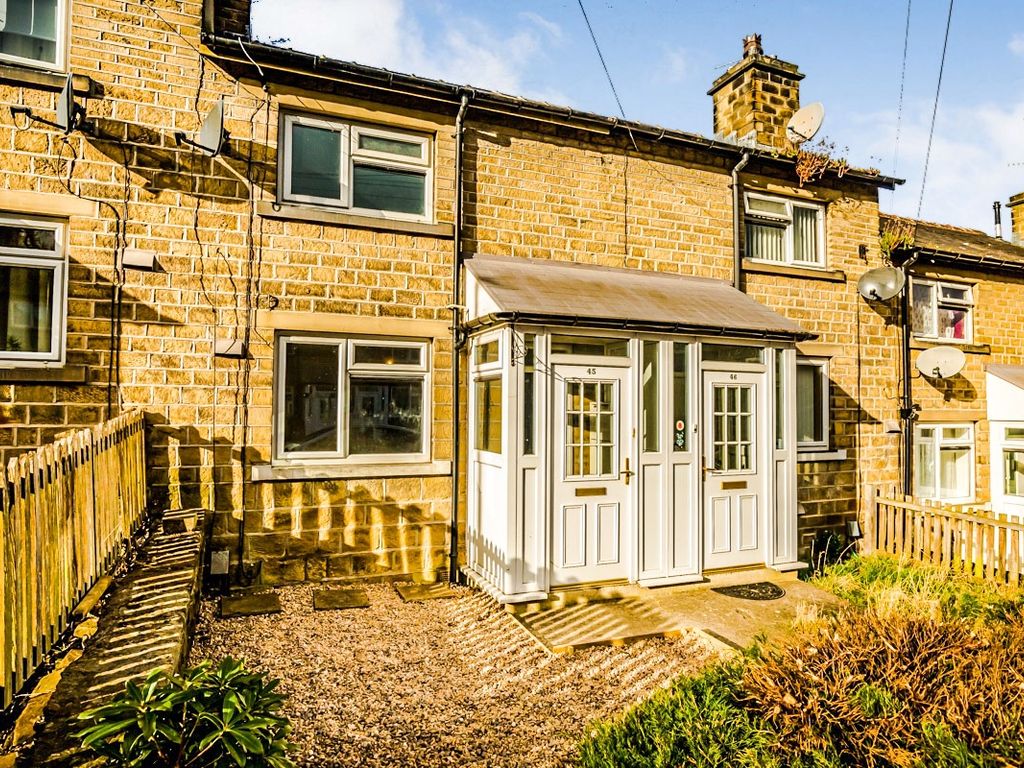 2 bed terraced house to rent in Manor Rise, Huddersfield, West