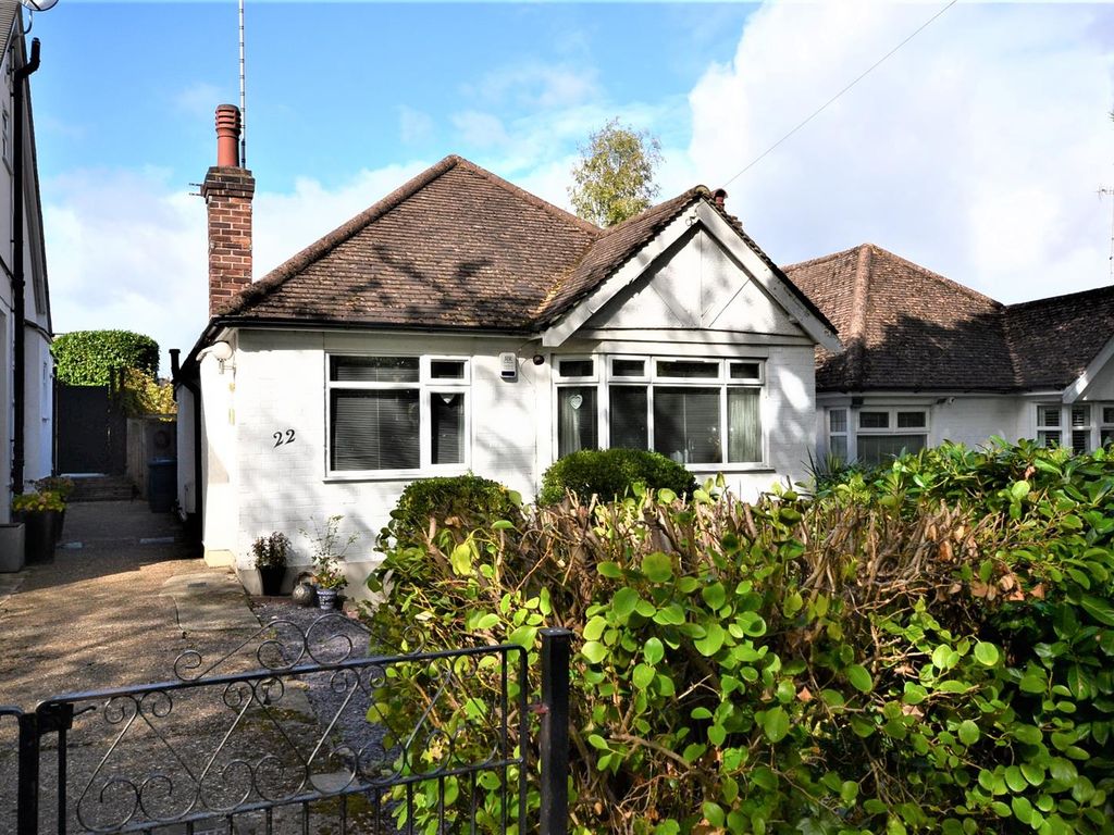 3 bed detached bungalow for sale in Potters Lane, New
