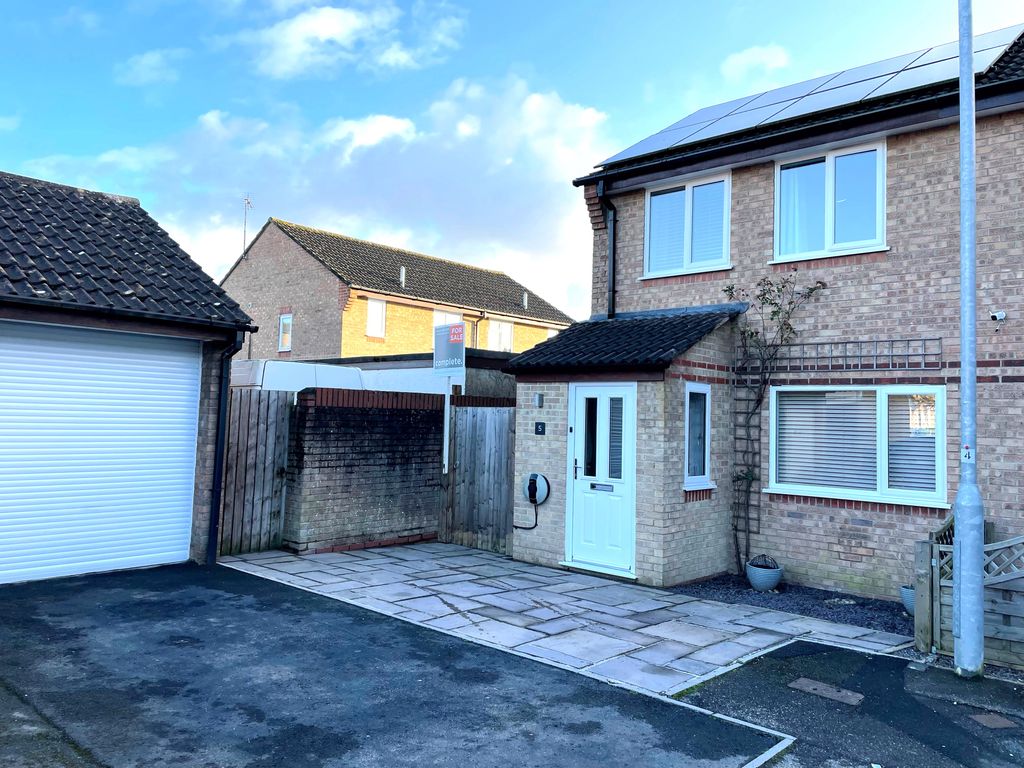 3 bed end terrace house for sale in Drum Way, Heathfield, Newton Abbot