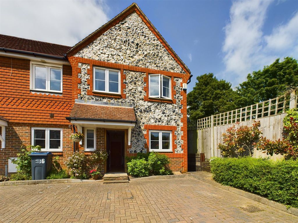 4 bed terraced house for sale in Chinthurst Mews, Coulsdon CR5 Zoopla