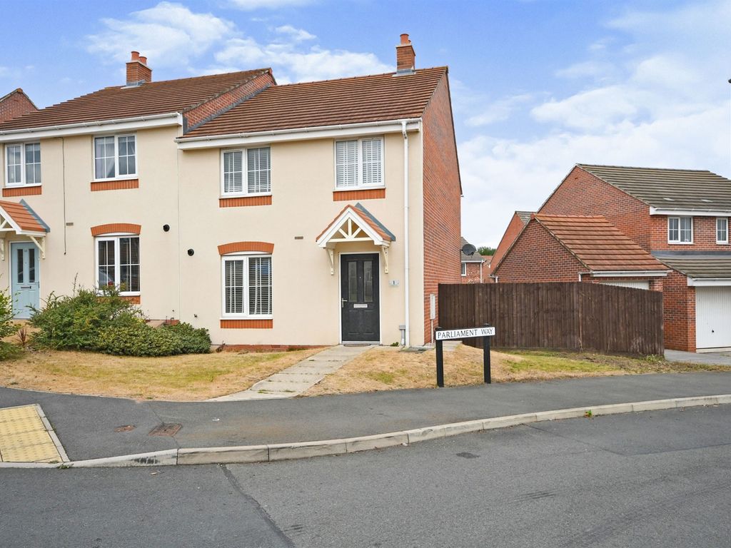 4 bed semidetached house for sale in Parliament Way, Clipstone Village