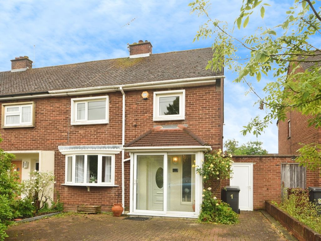 3 bed end terrace house for sale in Norfolk Drive, Broomfield