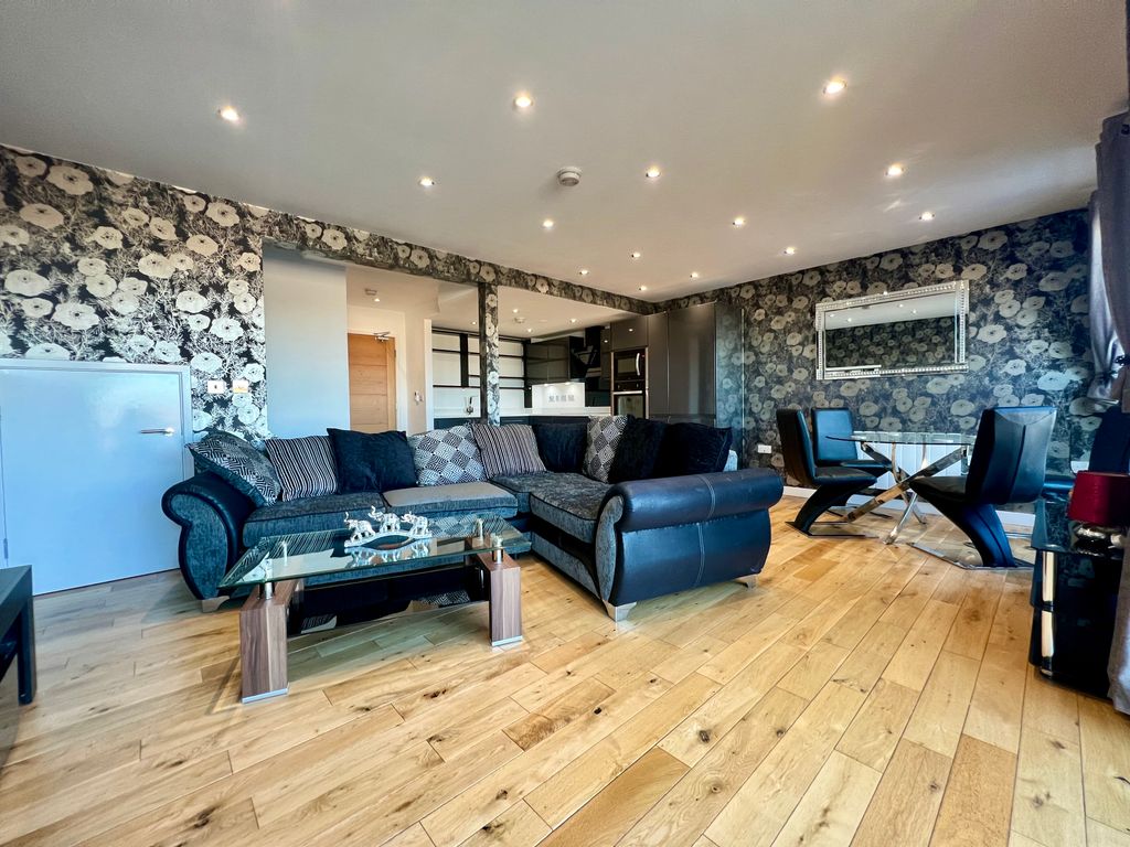 2 bed flat to rent in York Road, Leeds LS2 Zoopla