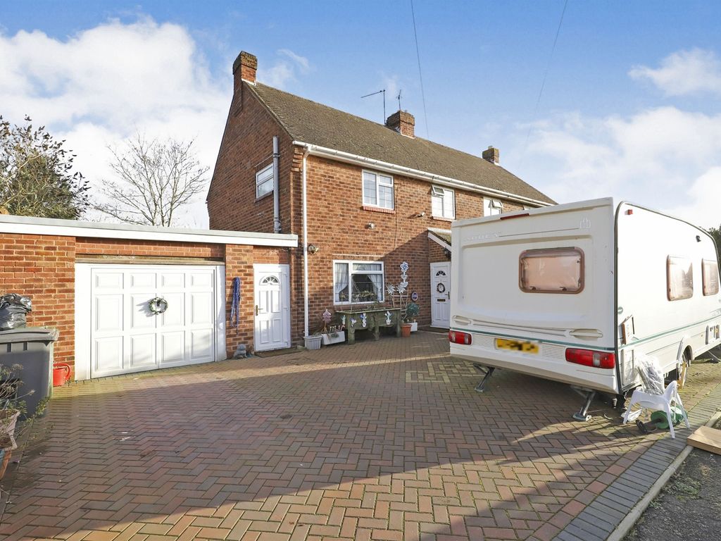 3 bed semidetached house for sale in Bredon Avenue, Kidderminster DY11