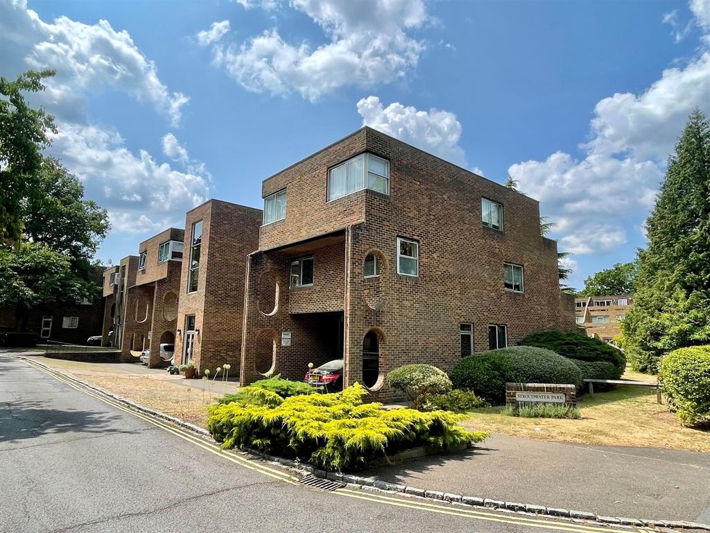 2 bed flat for sale in Stroudwater Park, Weybridge KT13, £345,000 Zoopla