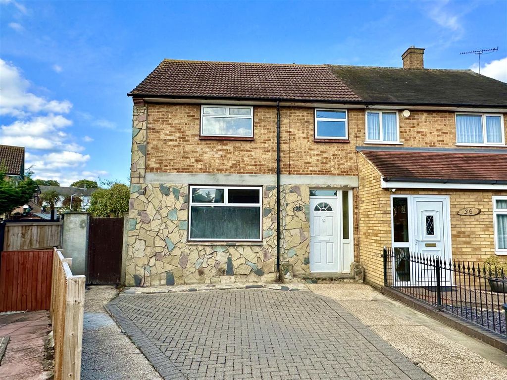 3 bed semidetached house for sale in Dorking Road, Romford RM3, £