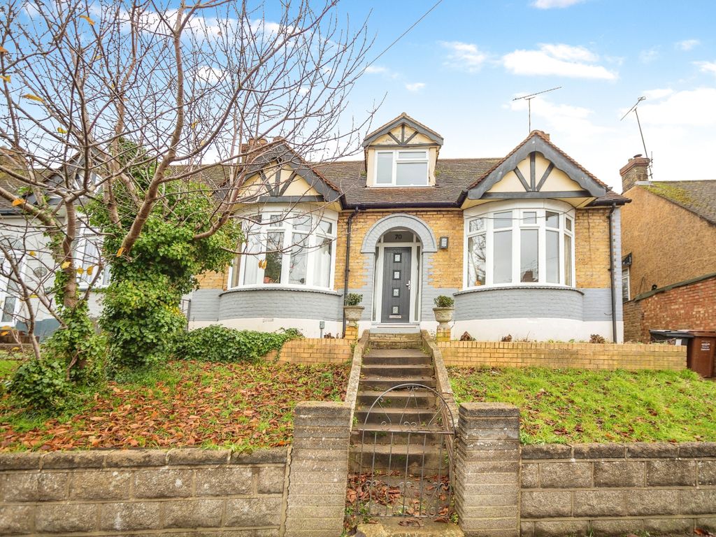 3 bed semidetached bungalow for sale in Eastcourt Lane, Gillingham ME8
